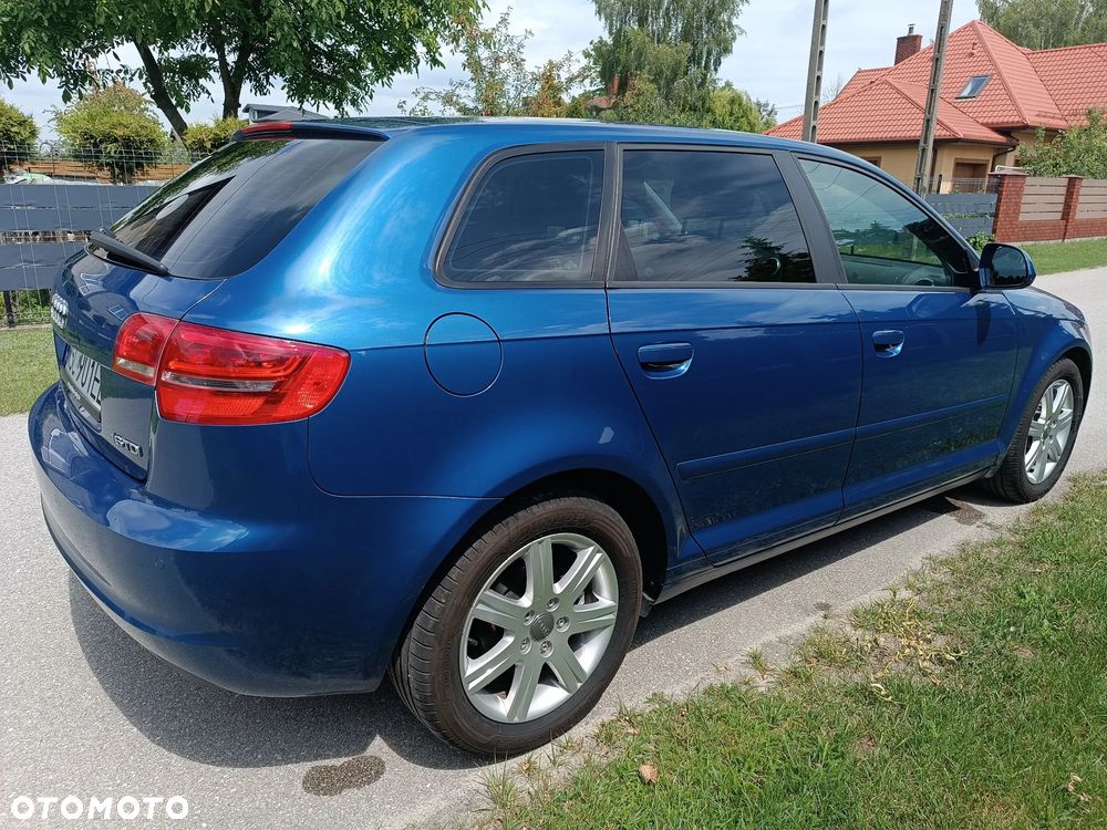 Audi A3 Sportback 1.6 TDI DPF Ambiente - 5