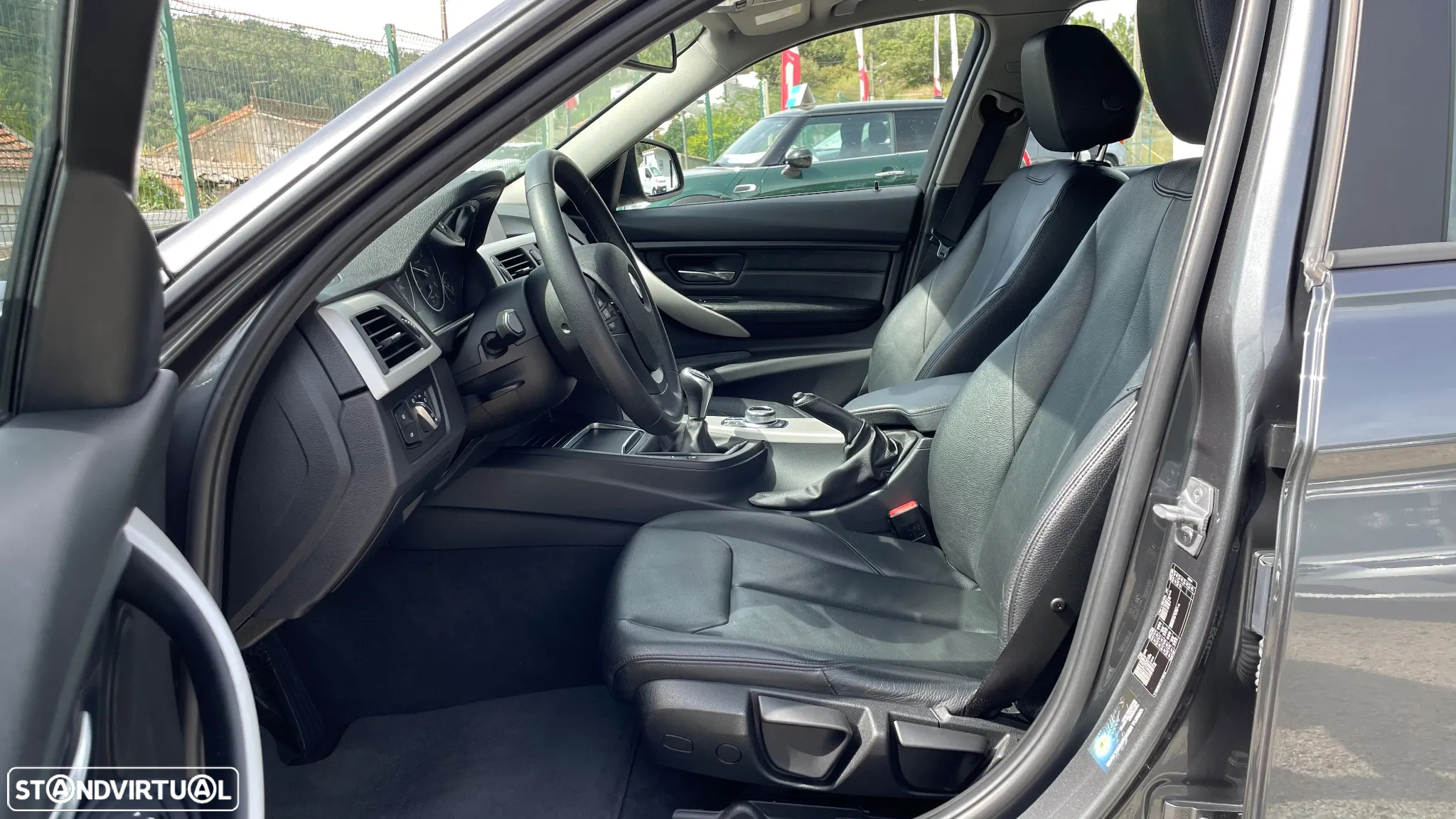 BMW 318 d Touring Advantage - 15