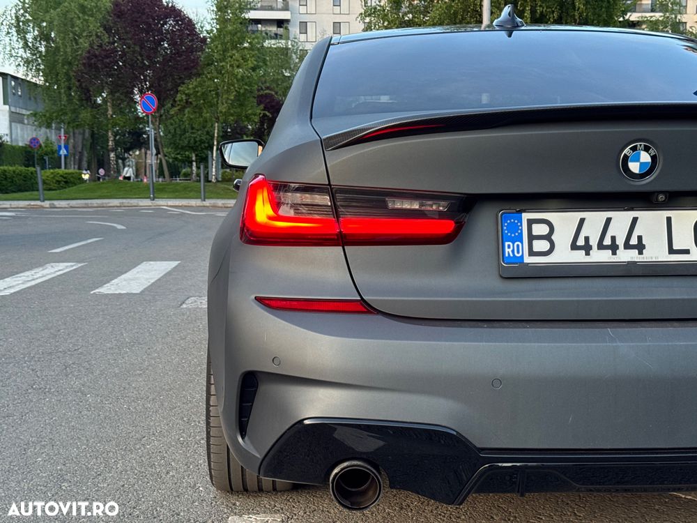 BMW Seria 3 330i AT - 33