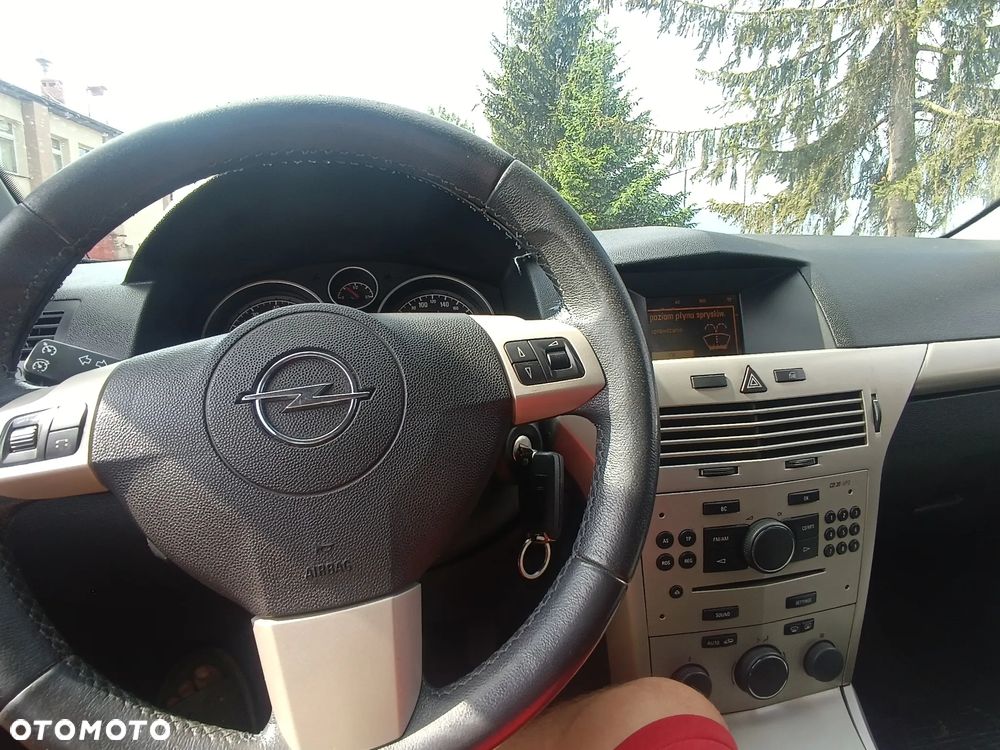 Opel Astra 1.6 Njoy - 10