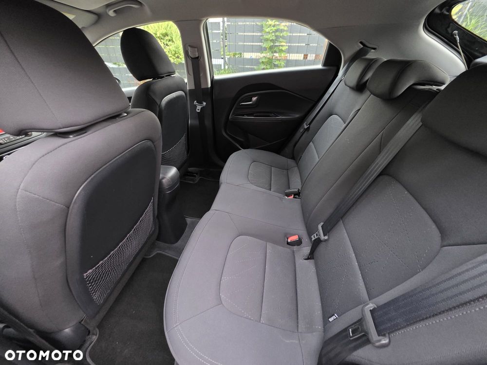 Kia Rio 1.4 Dream Team Edition - 31
