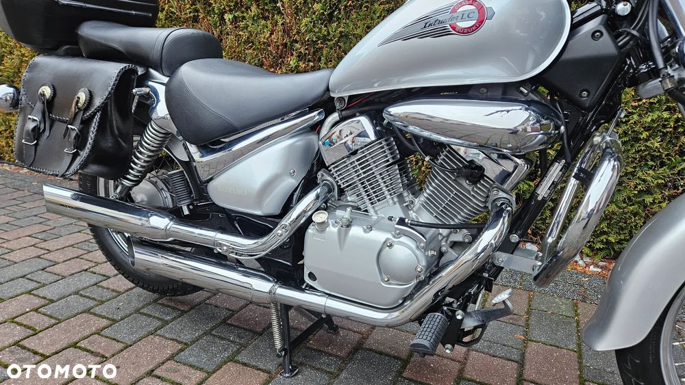 Suzuki Intruder - 4