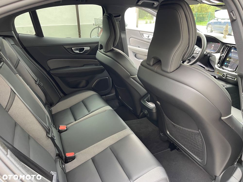 Volvo S60 B4 B Ultimate Dark - 25