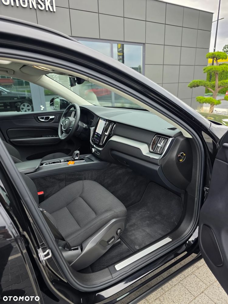 Volvo XC 60 B4 B Momentum Pro - 17