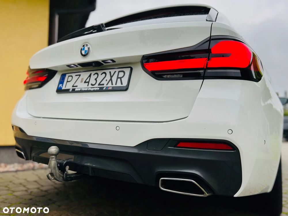 BMW Seria 5 530d xDrive Touring M Sport Edition - 12