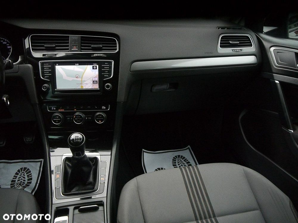 Volkswagen Golf - 23