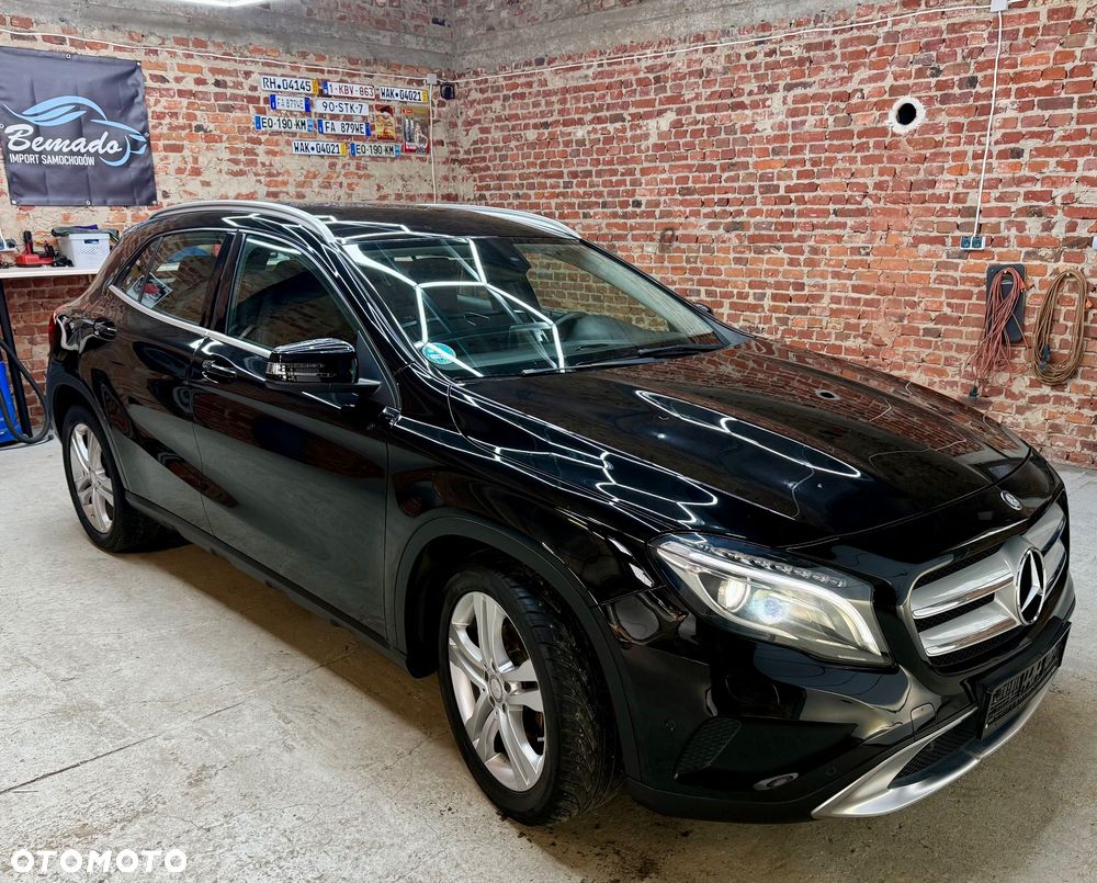 Mercedes-Benz GLA 180 7G-DCT Urban - 2