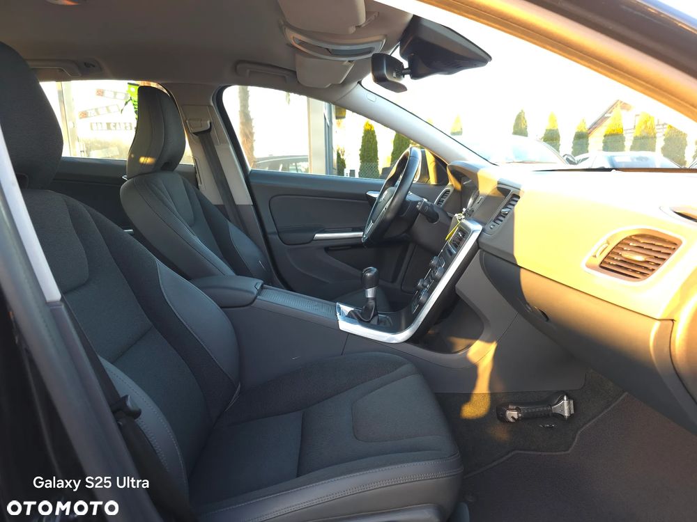 Volvo V60 D3 Momentum - 27