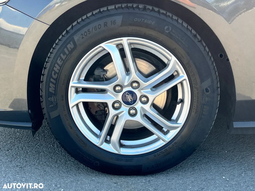 Ford Focus - 25