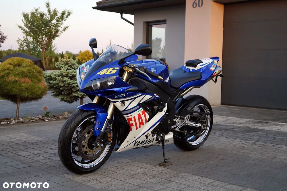 Yamaha R1 - 4