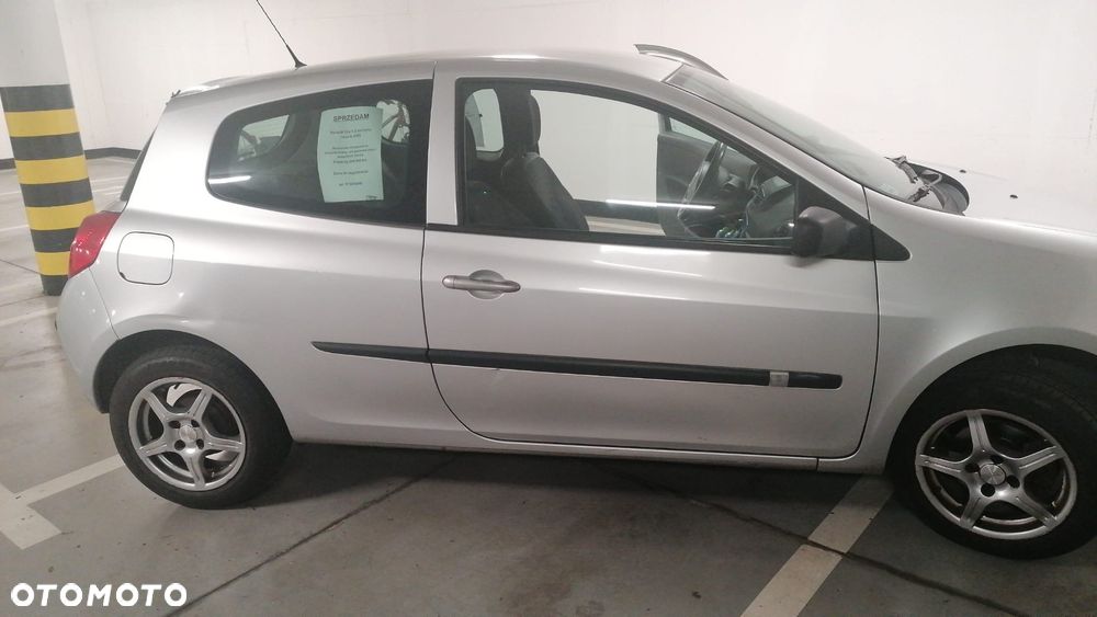 Renault Clio 1.2 16V Alize - 2