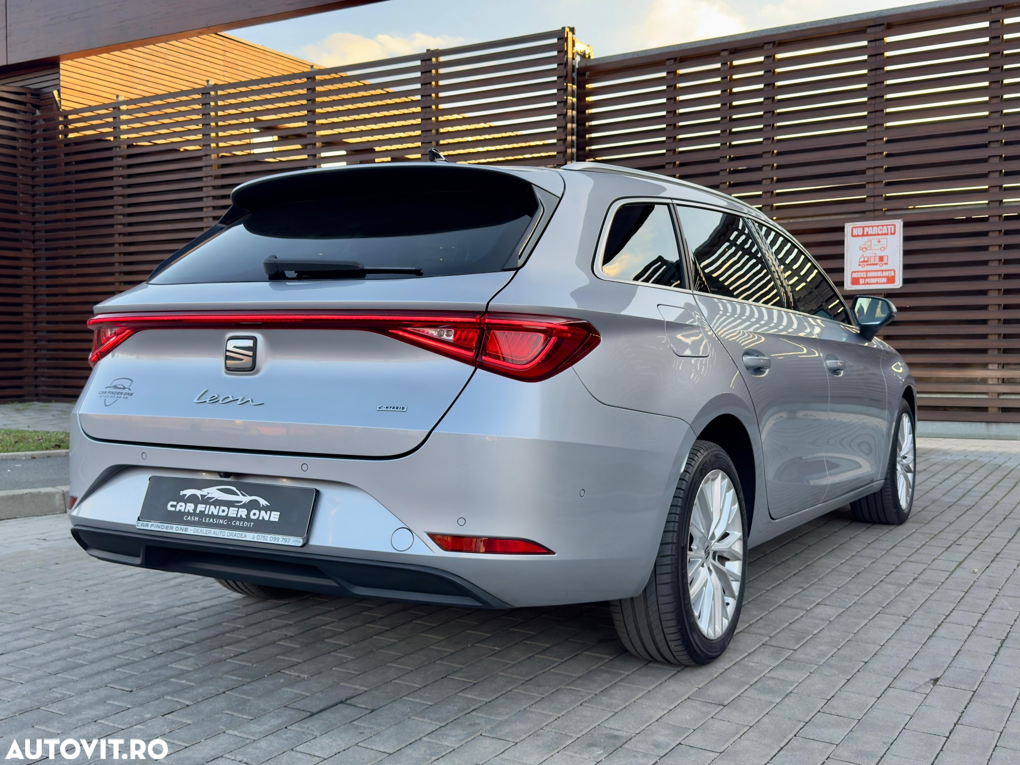Seat Leon Sportstourer 1.4 e-Hybrid DSG Xcellence Plus - 4
