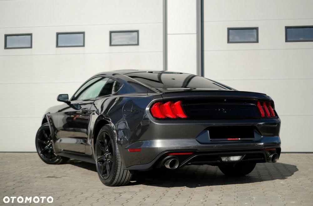 Ford Mustang Fastback 2.3 Eco Boost - 12