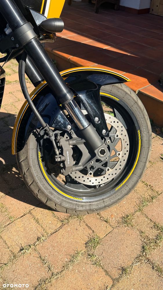Suzuki Intruder - 14