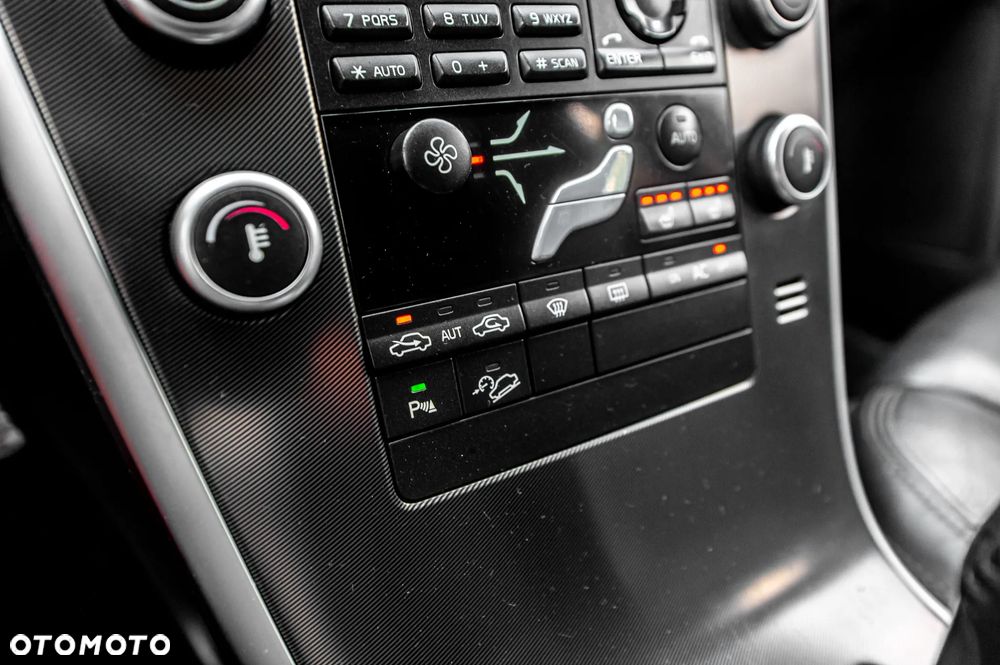 Volvo XC 60 D5 AWD RDesign - 32