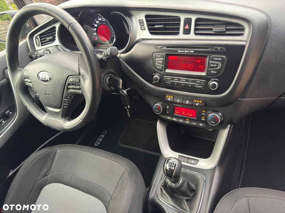 Kia Ceed - 13