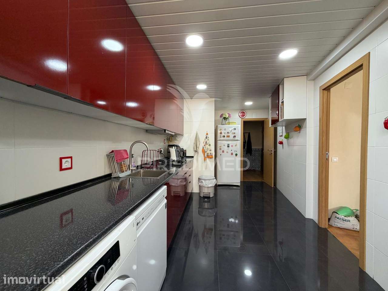 Fantástico Apartamento T2+1 com Cozinha Totalmente Remodelada e Log... - Grande imagem: 2/29