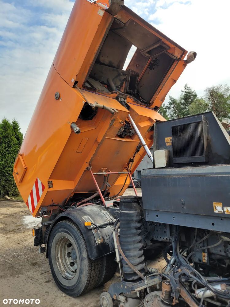 Mercedes-Benz AXOR Zamiatarka drogowa Johnston, Kupper Weisser - 5