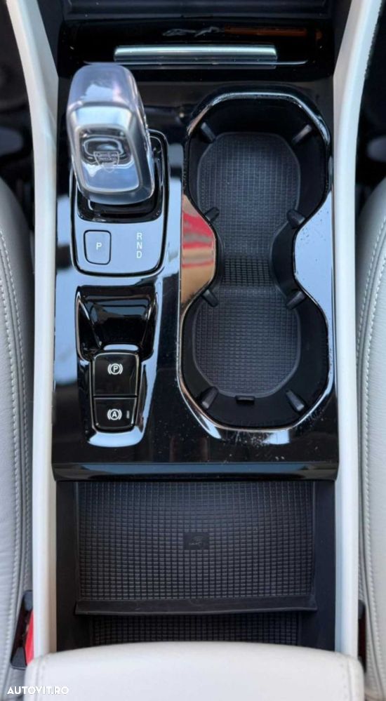 Volvo XC 40 - 25