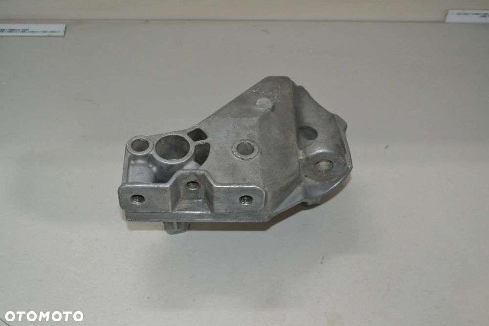 VW AUDI SEAT SKODA 1,6 B ŁAPA MOCOWANIE SILNIKA 038199207J - 2