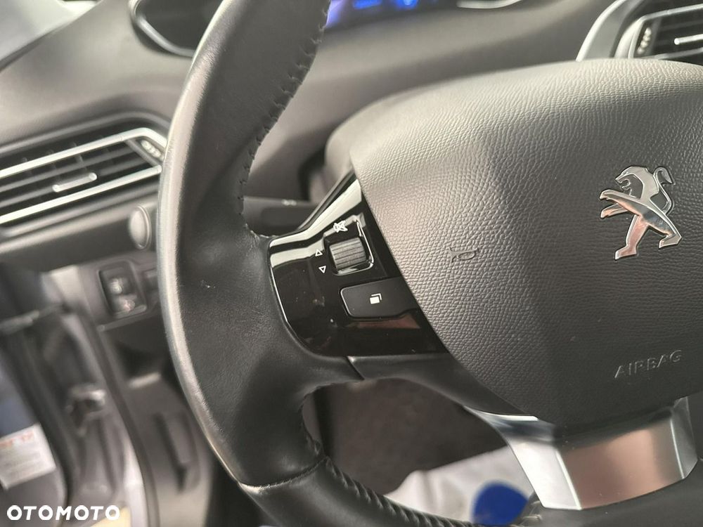 Peugeot 308 - 25