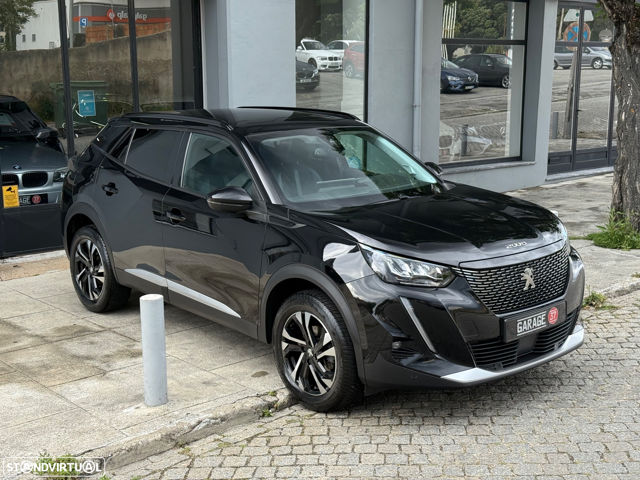 Peugeot 2008 1.2 PureTech Allure - 4