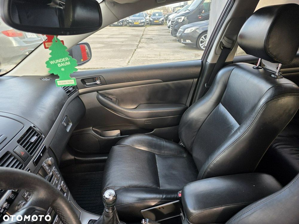 Toyota Avensis - 11