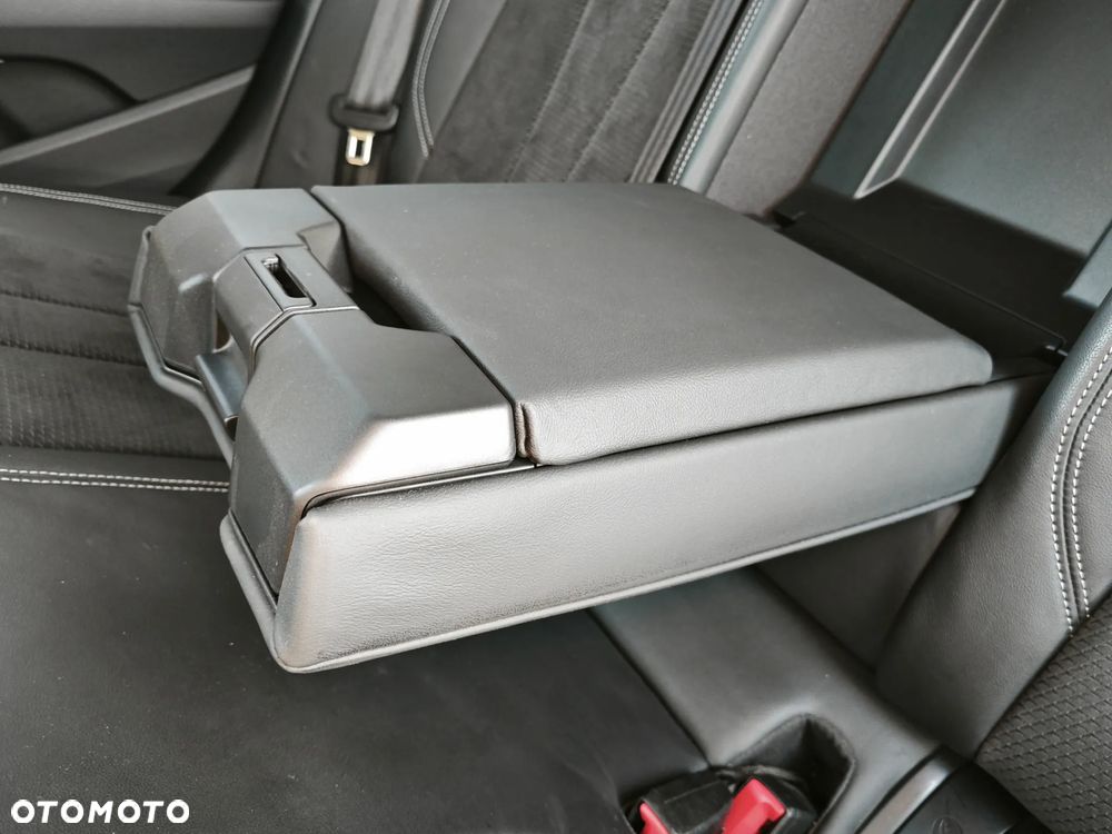 Audi A4 Limousine 40 TFSI design - 31
