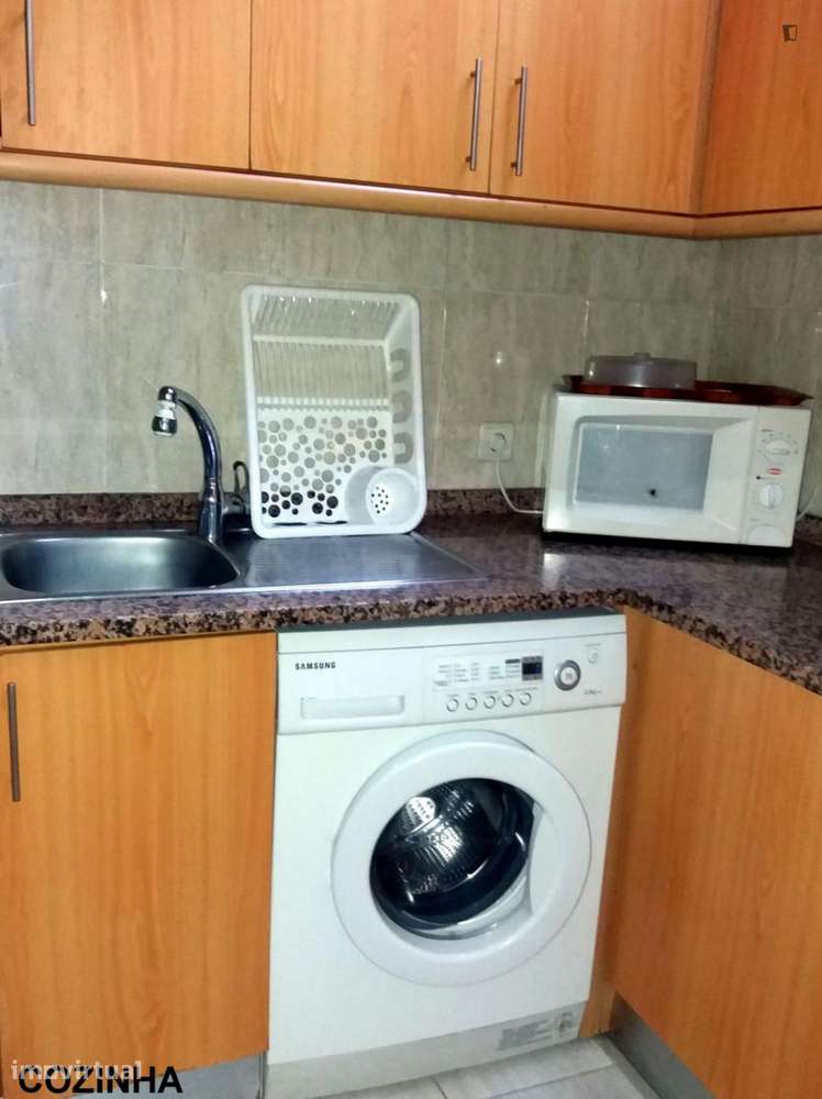 Quarto - localizado em Paranhos Porto - Grande imagem: 2/11