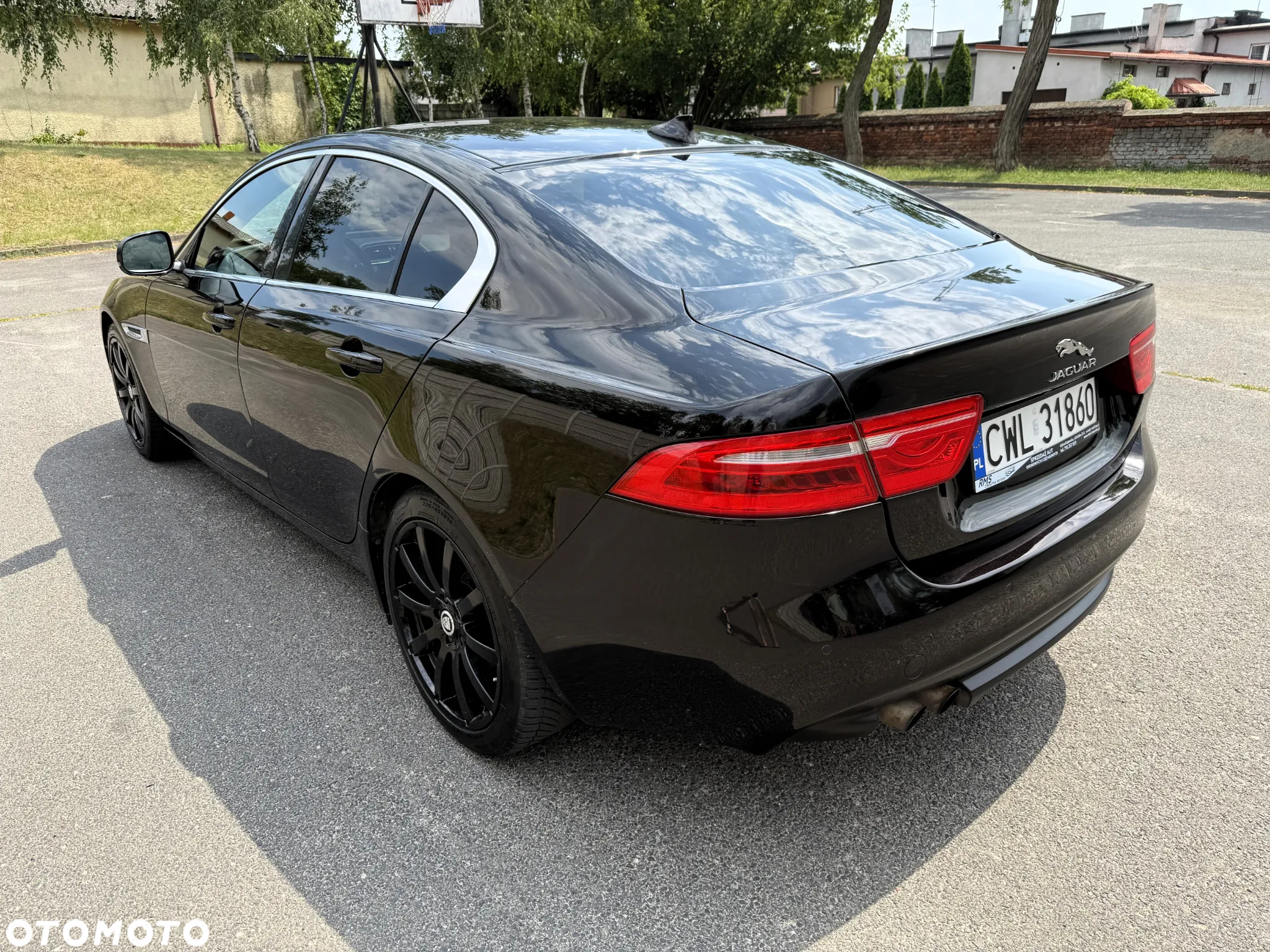 Jaguar XE 2.0 D Portfolio - 4