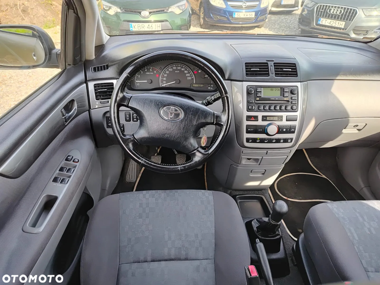 Toyota Avensis Verso D-4D - 10