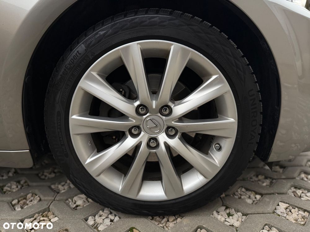 Lexus IS 300h Prestige - 34