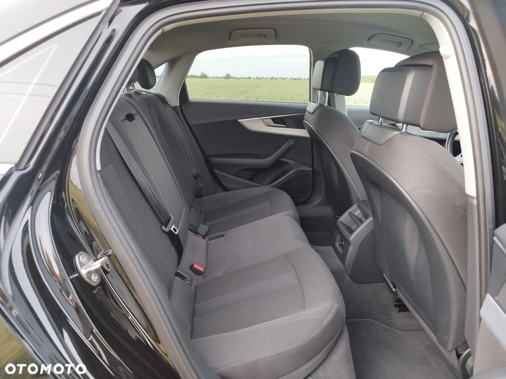 Audi A4 Limousine 2.0 TDI DPF clean diesel Ambiente - 21