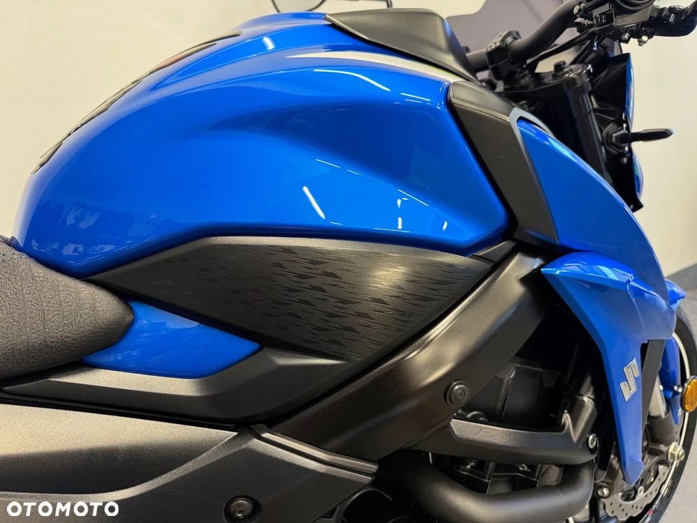 Suzuki GSX - 31