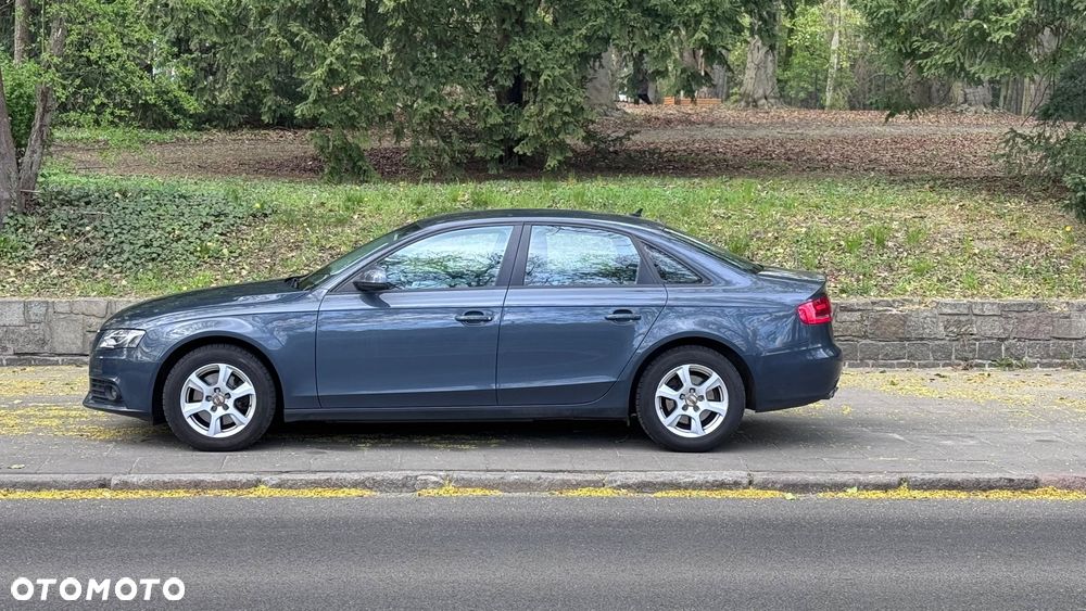 Audi A4 Limousine - 8