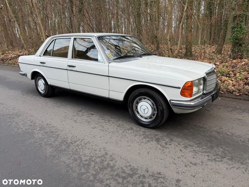 Mercedes-Benz W123 - 13