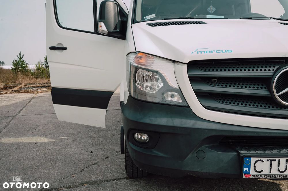 Mercedes-Benz 519 - 34