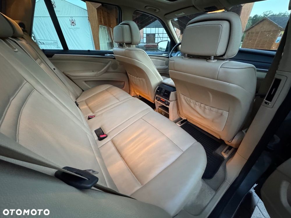 BMW X5 4.8i xDrive - 28