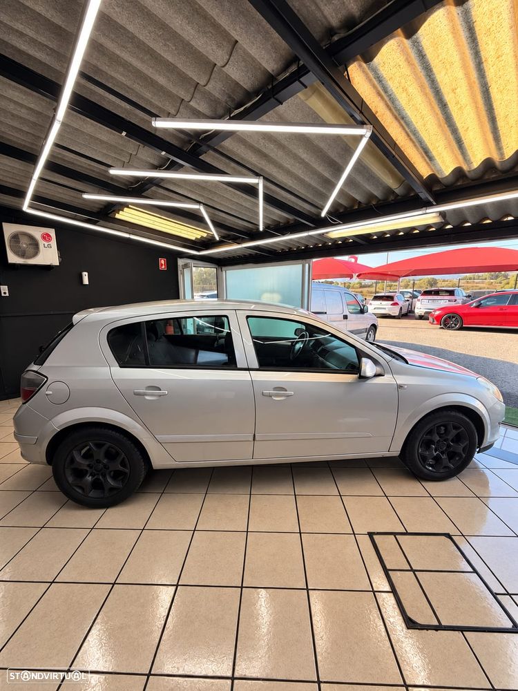Opel Astra 1.3 CDTi Enjoy EcoFLEX - 2