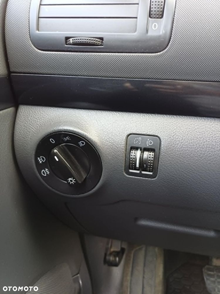Volkswagen Sharan 1.9 TDI Comfortline - 19