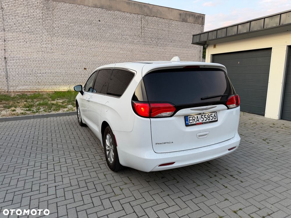 Chrysler Pacifica - 11