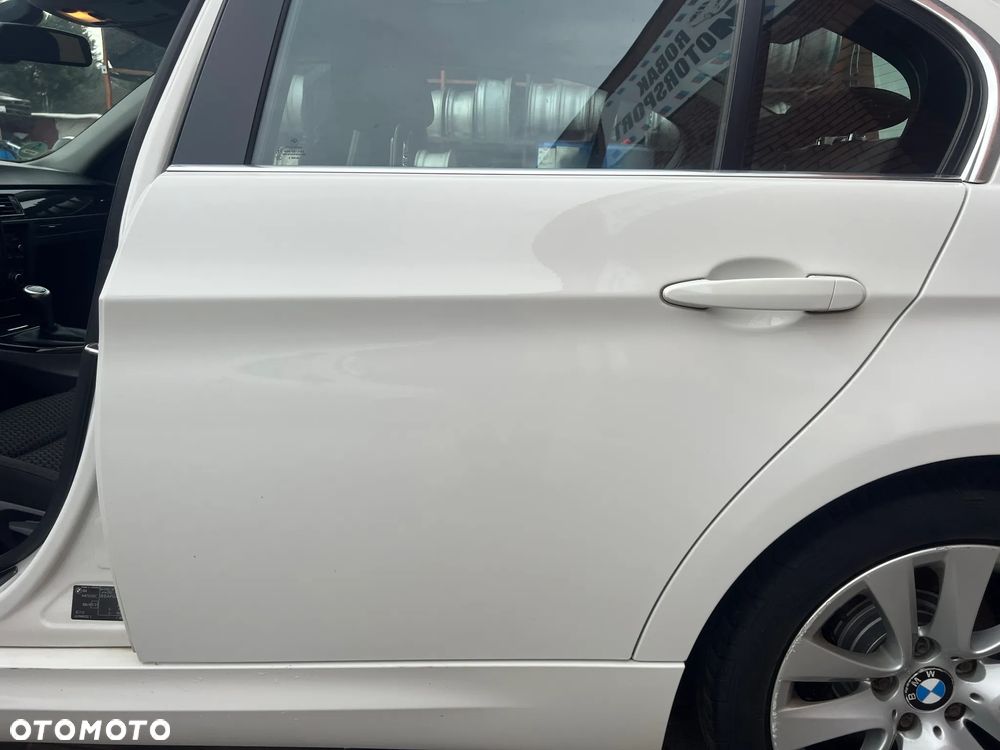 BMW E90 DRZWI TYŁ LEWE ALPINEWEISS 3 - 1