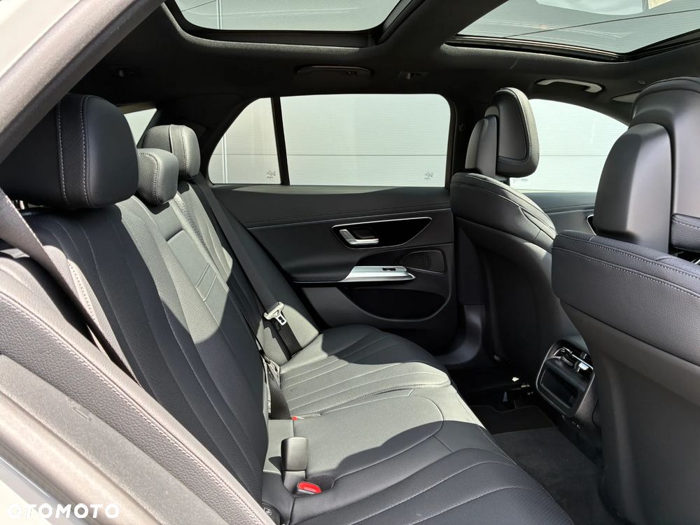 Mercedes-Benz Klasa E 220 d mHEV 4-Matic Avantgarde 9G-Tronic - 6