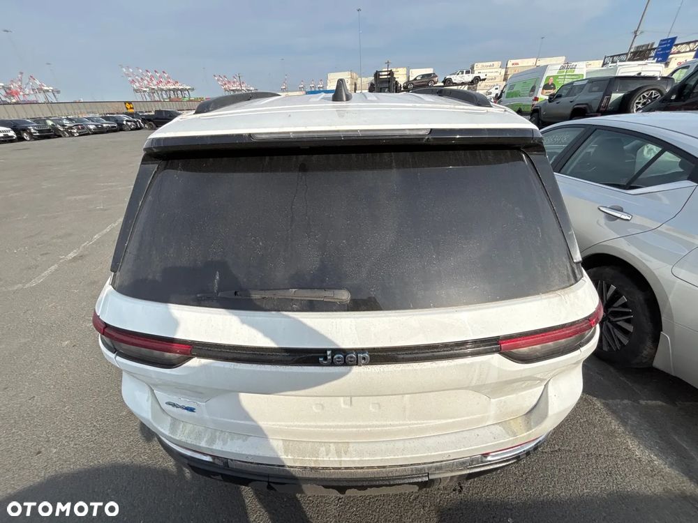 Jeep Grand Cherokee - 27