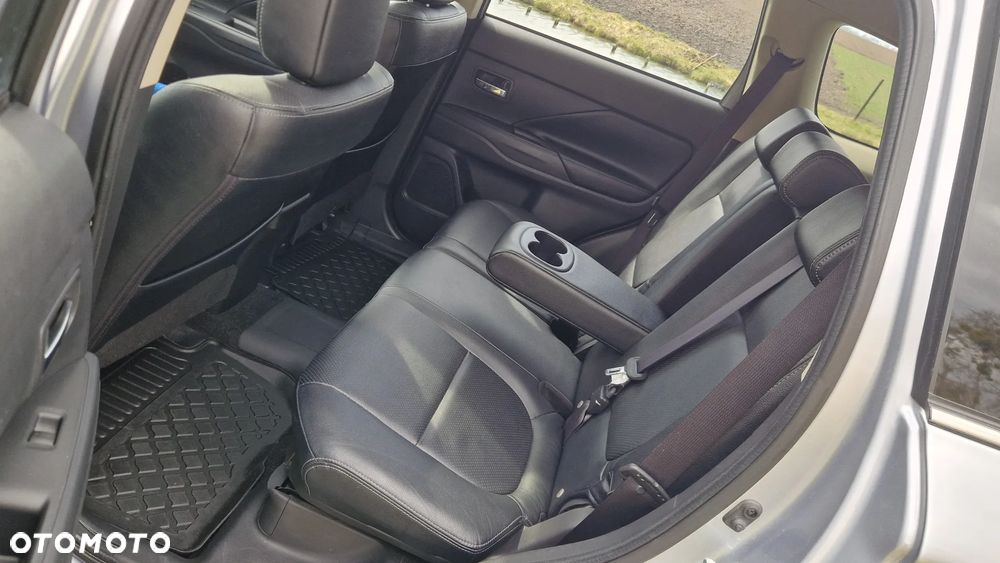 Mitsubishi Outlander 2.0 4WD Top - 36