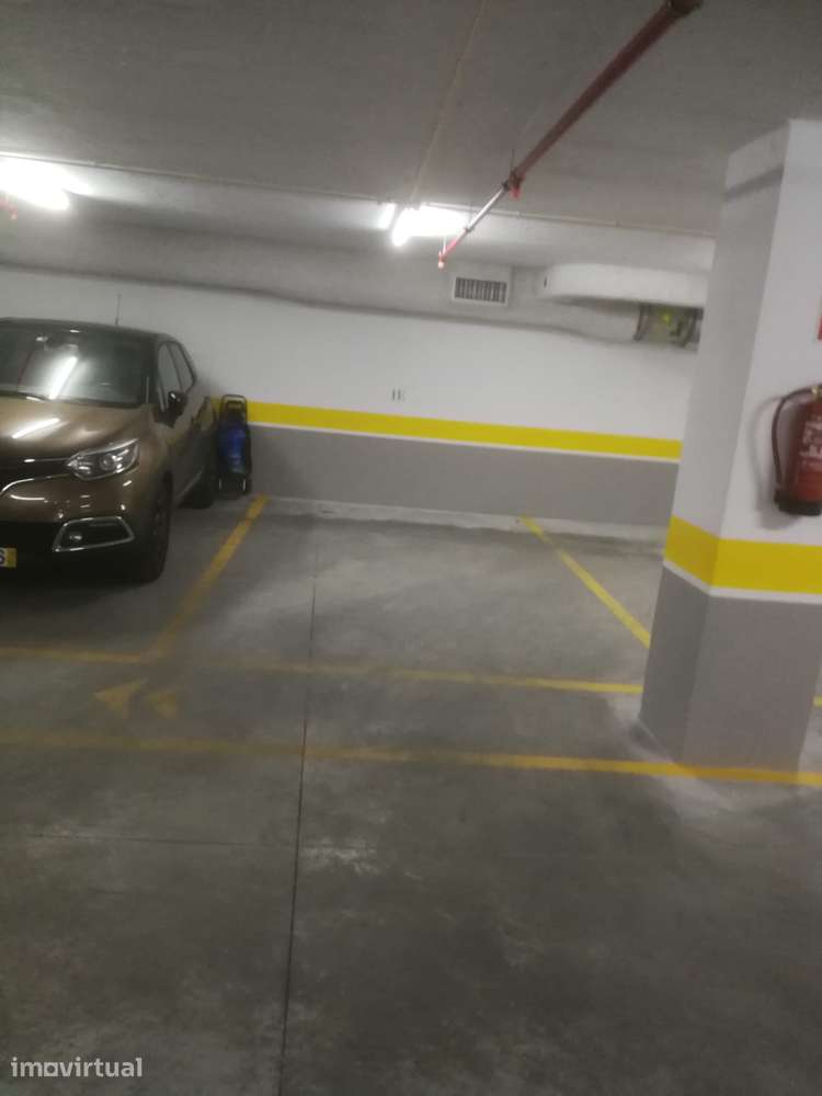 Para Arrendar Lugar de Garagem em rua das Laranjeiras - Grande imagem: 3/6