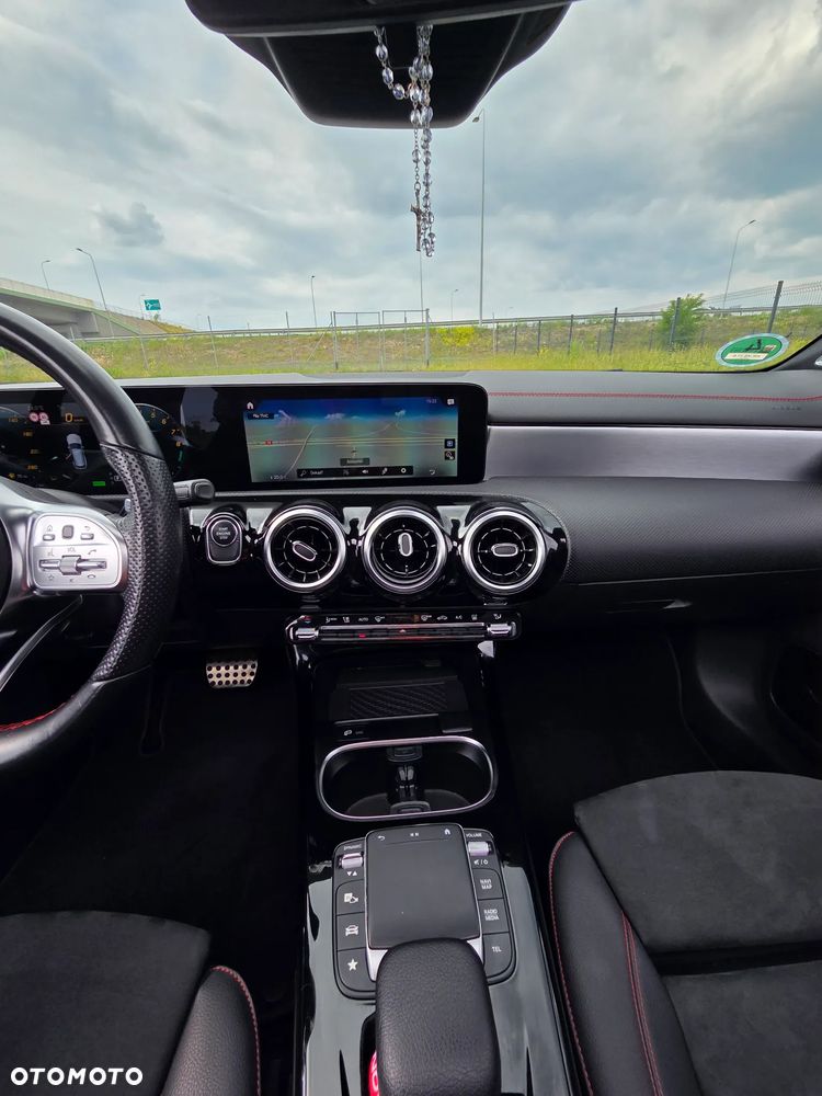 Mercedes-Benz CLA 250 e 8G-DCT AMG Line - 19