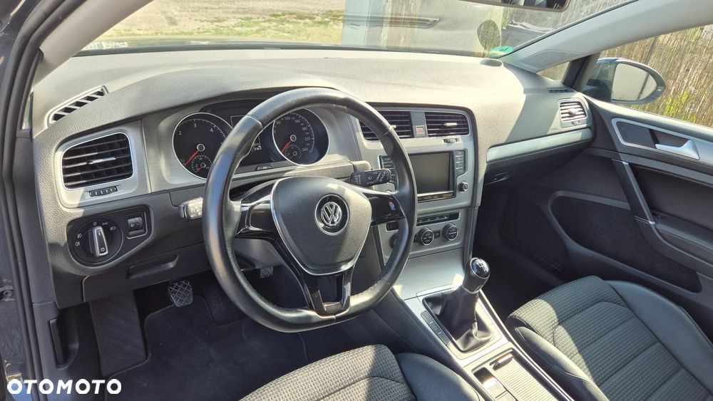 Volkswagen Golf - 27