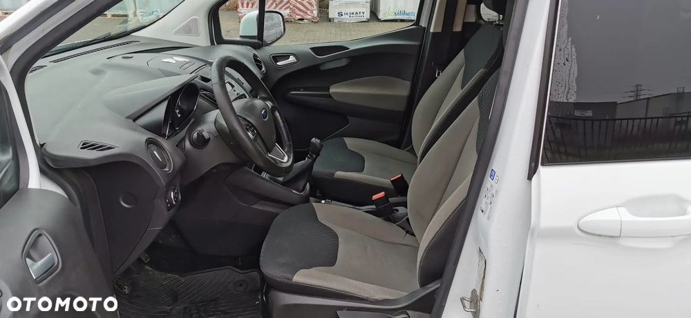 Ford Tourneo Courier 1.5 TDCi Titanium - 39