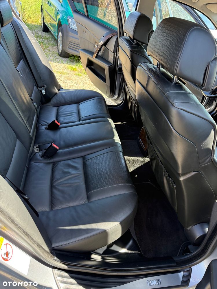 BMW Seria 5 545i - 14
